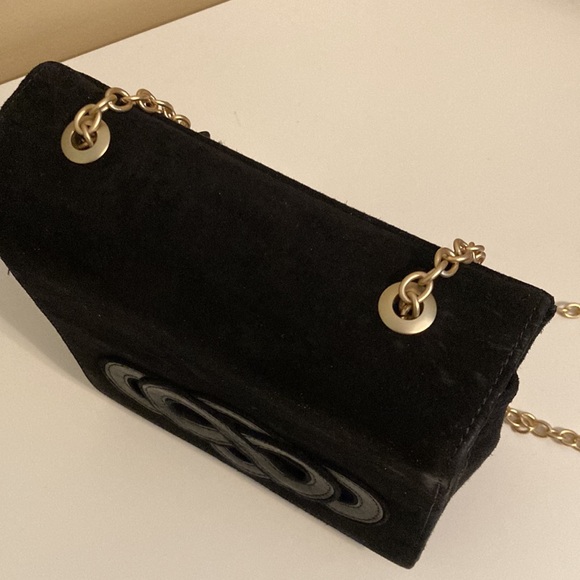 Shanghai tang NWT! Black suede shoulder bag with gold chain - Picture 13 of 14
